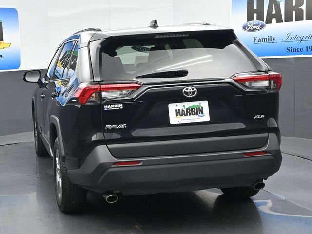 Used 2025 Toyota RAV4 XLE w/ Convenience Package FWD image 4