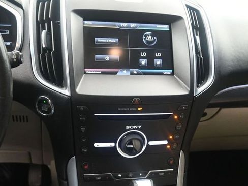 Used 2015 Ford Edge Titanium FWD image 11