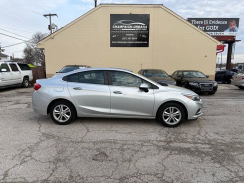 Used 2017 Chevrolet Cruze LT w/ Convenience Package image 8