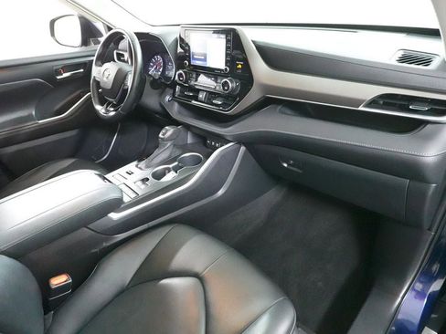Used 2020 Toyota Highlander XLE AWD/4WD image 35