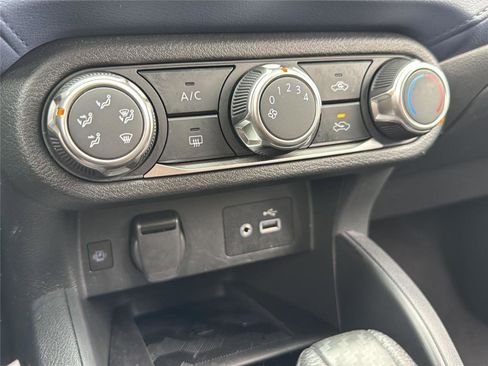 Used 2024 Nissan Versa SV w/ Trunk Package image 18