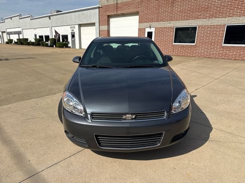 Used 2011 Chevrolet Impala LT FWD image 2