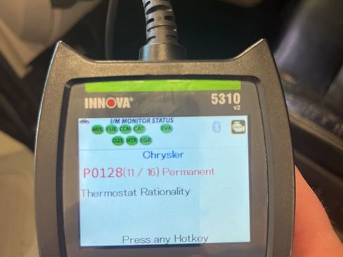 Used 2015 Chrysler Town & Country Touring image 9