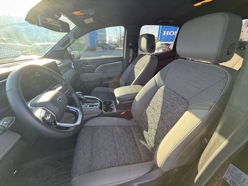 Used 2024 Chevrolet Colorado ZR2 w/ Technology Package image 12