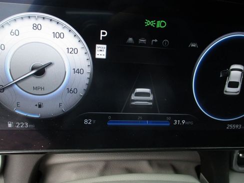 Used 2024 Hyundai Elantra SEL image 17