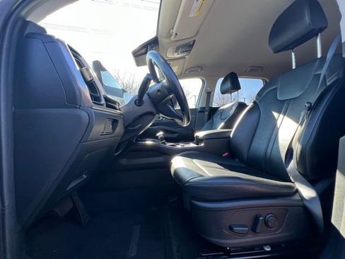 Certified 2024 Kia Sorento S image 17