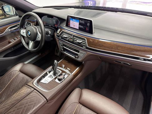 Used 2020 BMW 750i xDrive w/ Executive Package AWD/4WD image 25