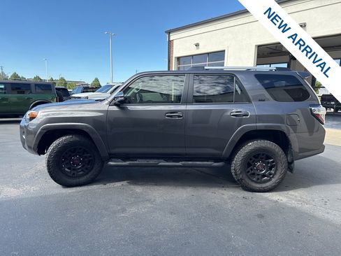 Used 2022 Toyota 4Runner SR5 Premium w/ Moonroof Package AWD/4WD image 4
