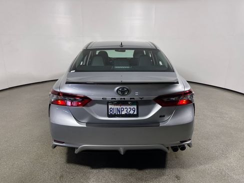 Used 2021 Toyota Camry SE w/ Convenience Package FWD image 4