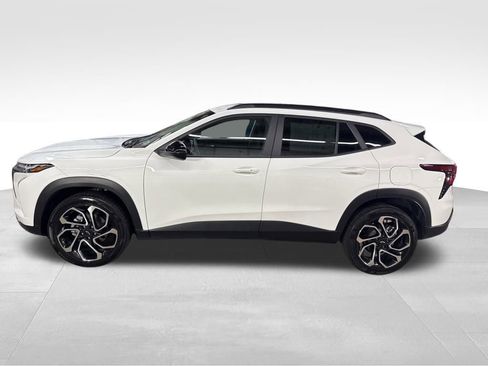 Used 2024 Chevrolet Trax RS w/ Driver Confidence Package image 2