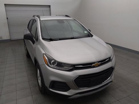Used 2021 Chevrolet Trax LT w/ LT Convenience Package FWD image 14