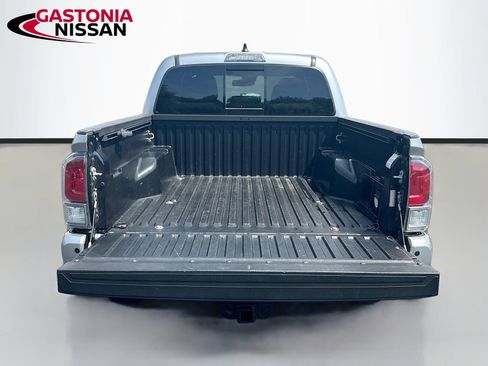 Used 2022 Toyota Tacoma TRD Off-Road w/ Technology Package AWD/4WD image 34