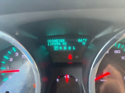 Used 2010 Chevrolet Traverse LT w/ Personal Connectivity Package FWD image 26