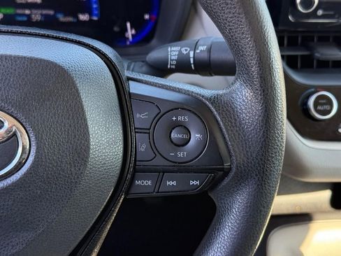 Used 2021 Toyota Corolla LE image 14