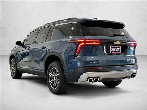 Used 2026 Chevrolet Traverse LT FWD image 13