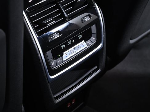 Used 2024 BMW X7 xDrive40i w/ M Sport Package AWD/4WD image 32