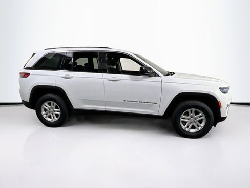 Used 2023 Jeep Grand Cherokee Laredo w/ Luxury Tech Group I AWD/4WD image 4