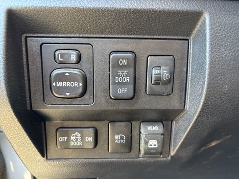 Used 2019 Toyota Tundra SR5 w/ SR5 Upgrade Package image 12