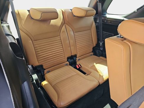 Used 2019 Land Rover Discovery HSE AWD/4WD image 16