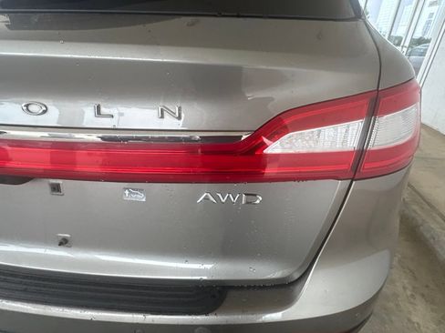 Used 2016 Lincoln MKX Reserve w/ Technology Package AWD/4WD image 7