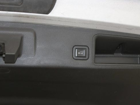 Used 2019 GMC Terrain SLT w/ Preferred Package FWD image 29