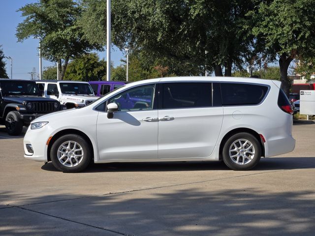 Certified 2023 Chrysler Pacifica Touring-L FWD image 4