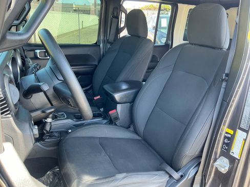 Used 2021 Jeep Wrangler Unlimited Sport AWD/4WD image 18