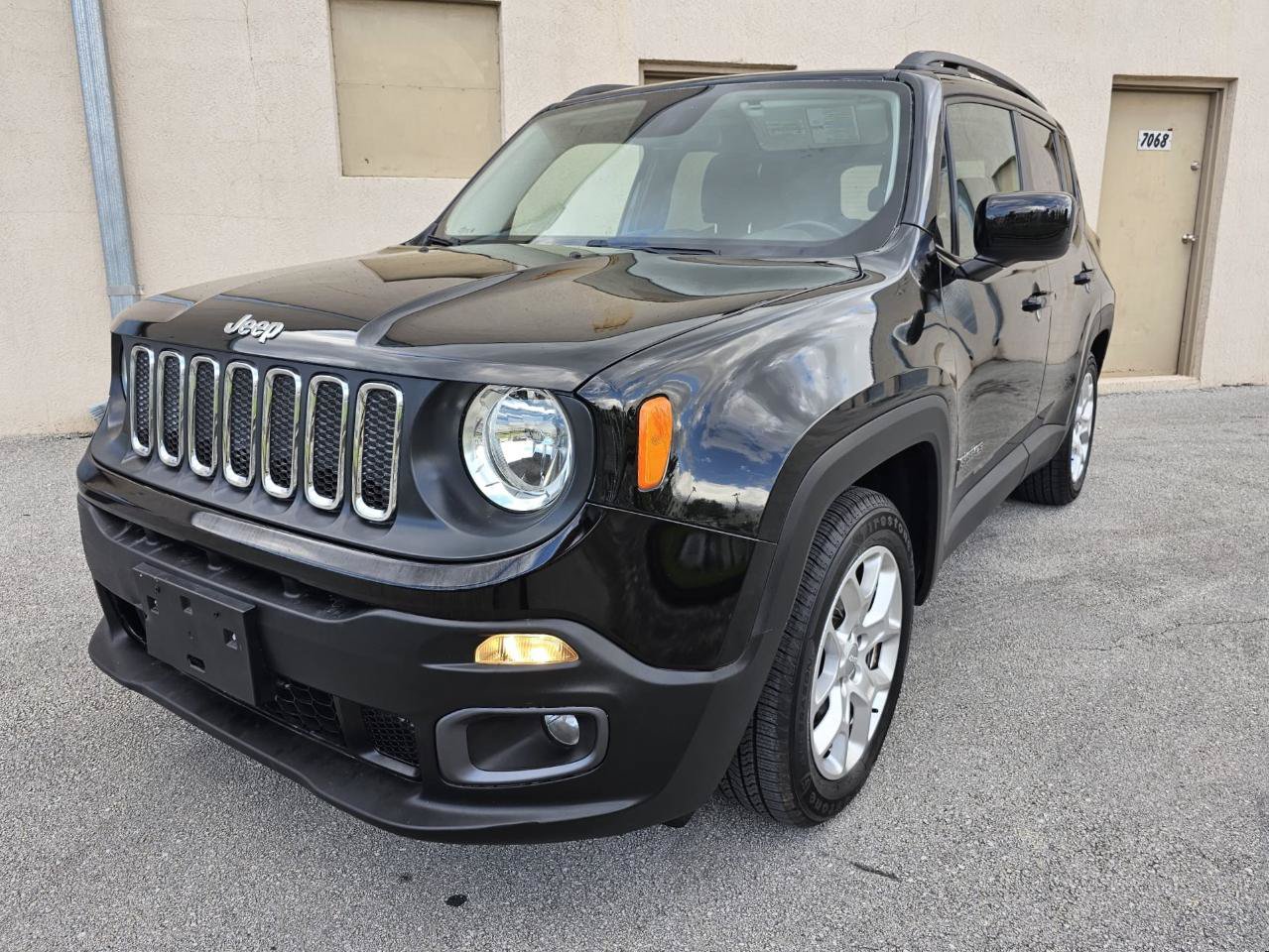 Used 2015 Jeep Renegade Latitude FWD image 15
