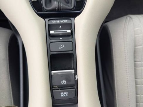 Used 2024 Honda HR-V LX image 36