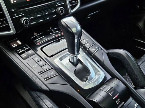 Used 2017 Porsche Cayenne S Platinum image 12