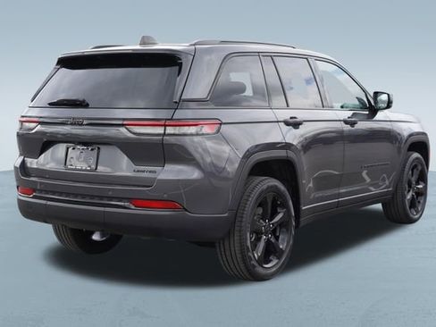 Used 2023 Jeep Grand Cherokee Limited w/ Black Appearance Package image 8