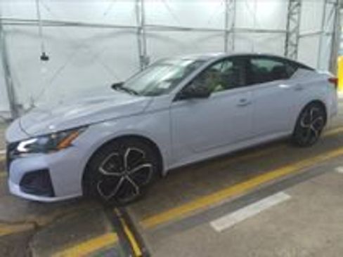 Used 2025 Nissan Altima 2.5 SR w/ SR Premium Package AWD/4WD image 17
