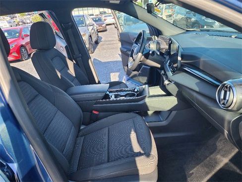 Used 2025 Chevrolet Equinox LT w/ Safety and Technology Package image 17