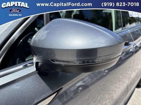 Used 2024 Volkswagen Tiguan SE FWD image 12