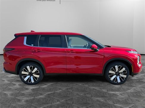 New 2025 Mitsubishi Outlander SE image 4