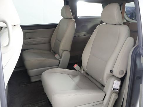 Used 2016 Kia Sedona LX image 24