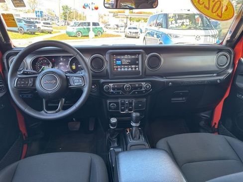 Used 2023 Jeep Wrangler Unlimited w/ Convenience Group AWD/4WD image 10