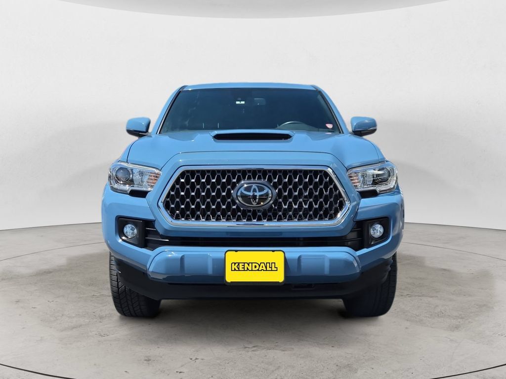 Used 2019 Toyota Tacoma TRD Sport w/ Technology Package RWD image 2