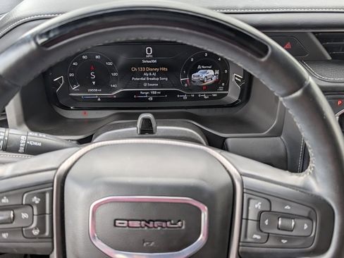 Used 2024 GMC Yukon XL Denali Ultimate image 9