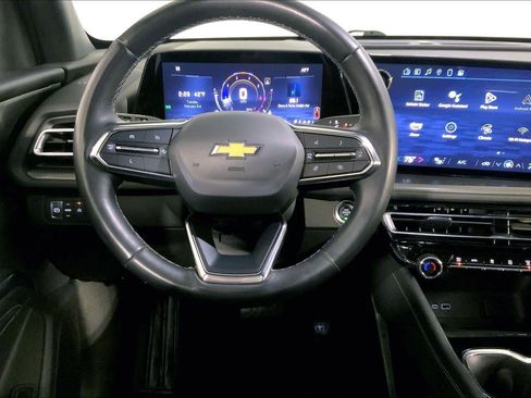 Used 2024 Chevrolet Traverse LT image 5