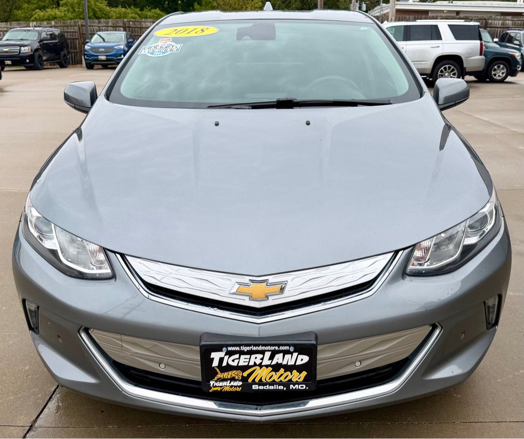 Used 2018 Chevrolet Volt Premier w/ Driver Confidence Package FWD image 2