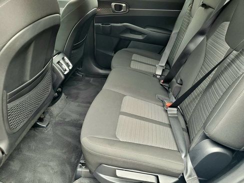 Used 2022 Kia Sorento LX AWD/4WD image 10