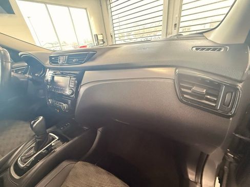 Used 2020 Nissan Rogue Sport SV w/ Technology Package image 16