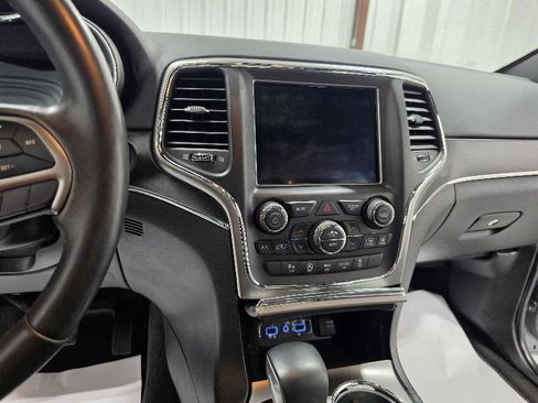 Used 2018 Jeep Grand Cherokee Limited w/ Luxury Group II AWD/4WD image 17