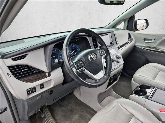 Used 2015 Toyota Sienna XLE FWD image 10