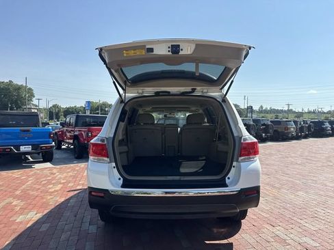 Used 2012 Toyota Highlander Limited w/ Tow Pkg FWD image 28