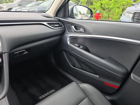 Used 2025 Genesis G70 2.5T RWD image 9