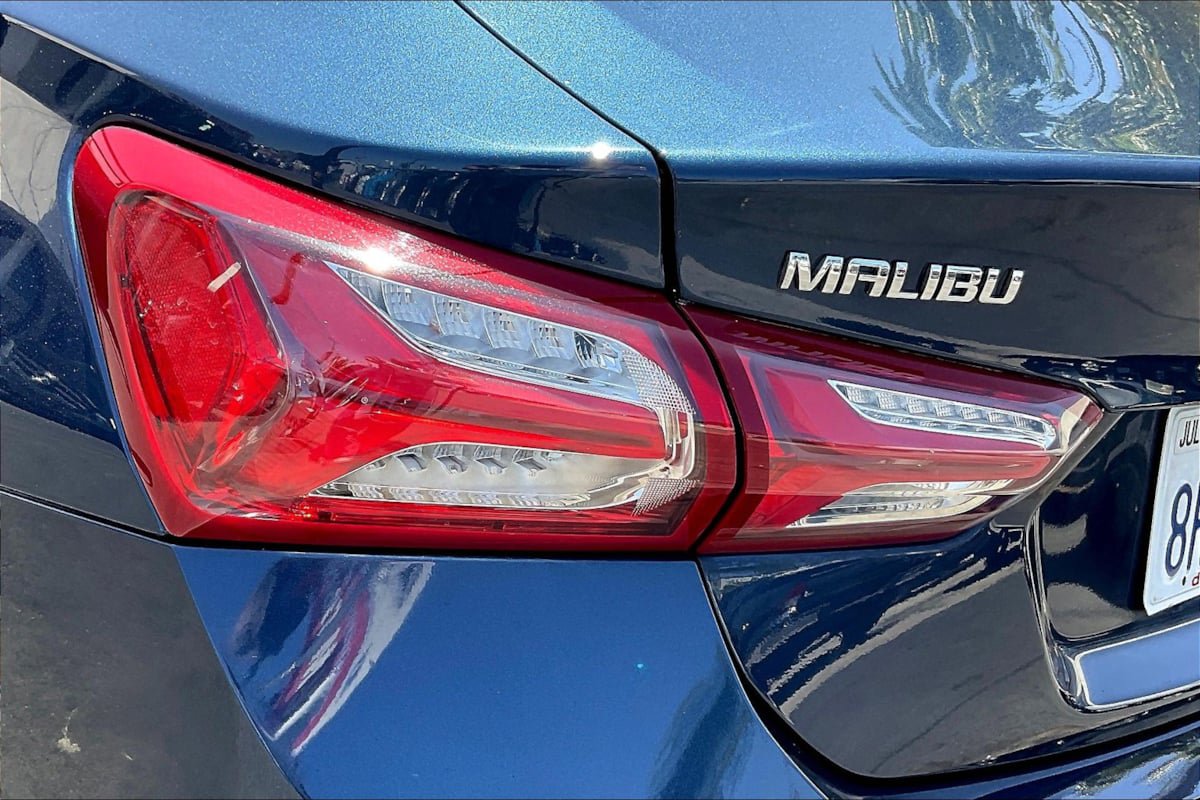 Used 2020 Chevrolet Malibu LT FWD image 30