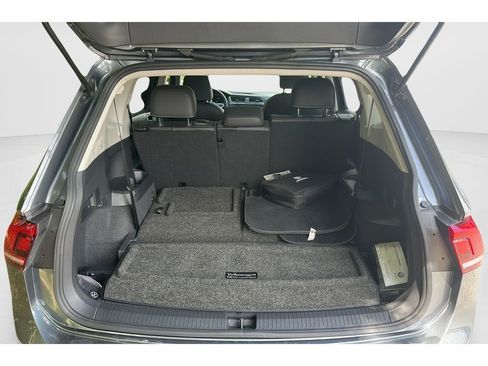 Used 2023 Volkswagen Tiguan SE w/ Panoramic Sunroof Package image 14