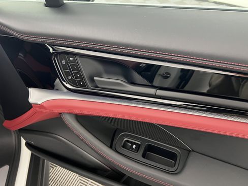 Used 2025 Porsche Panamera 4 image 29